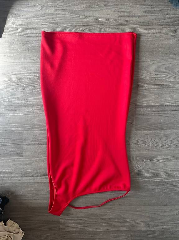 Vestiti: Robe bustier rouge moulante – Nuovo e nell'imballaggio originale da Plan-les-ouates venduto da Jordane.S