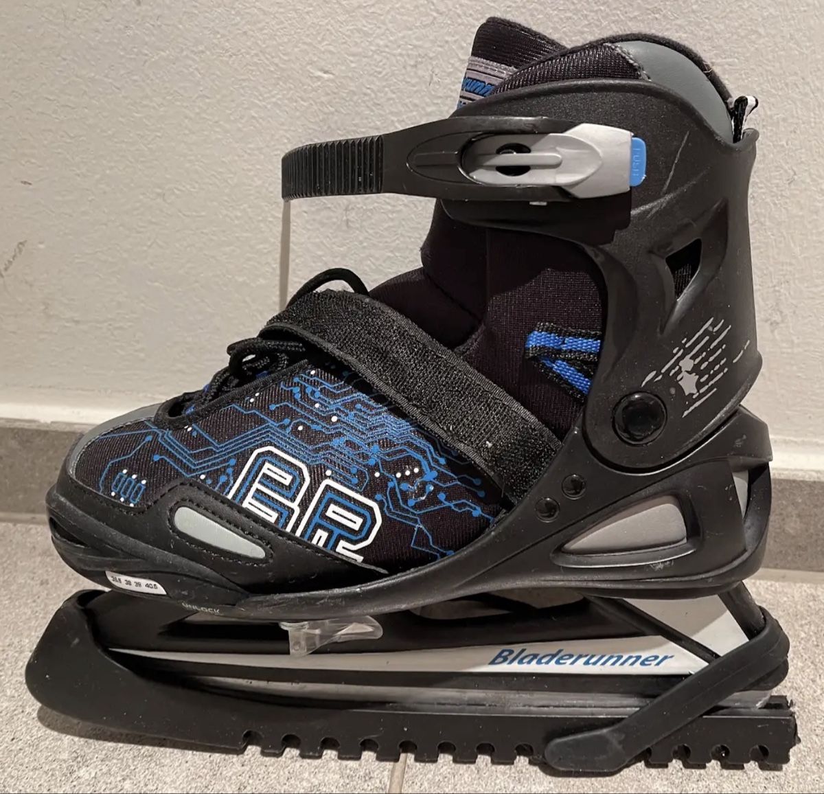 Schlittschuhe: Bladerunner Kinder Schlittschuhe – Gebraucht aus Küsnacht ZH von mat_9b7y