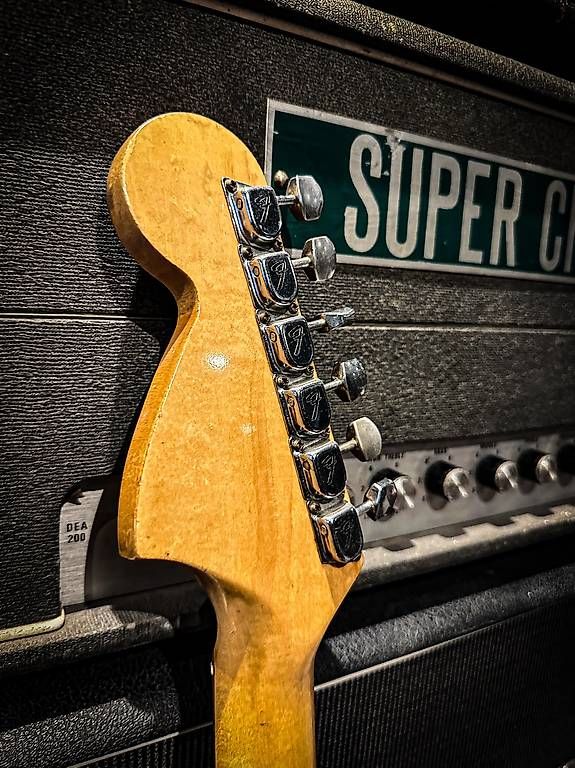 Fender Strumenti musicali: Fender Stratocaster mocca refin 69-70 – Usato da Montreux venduto da Alligator-AMPS 6