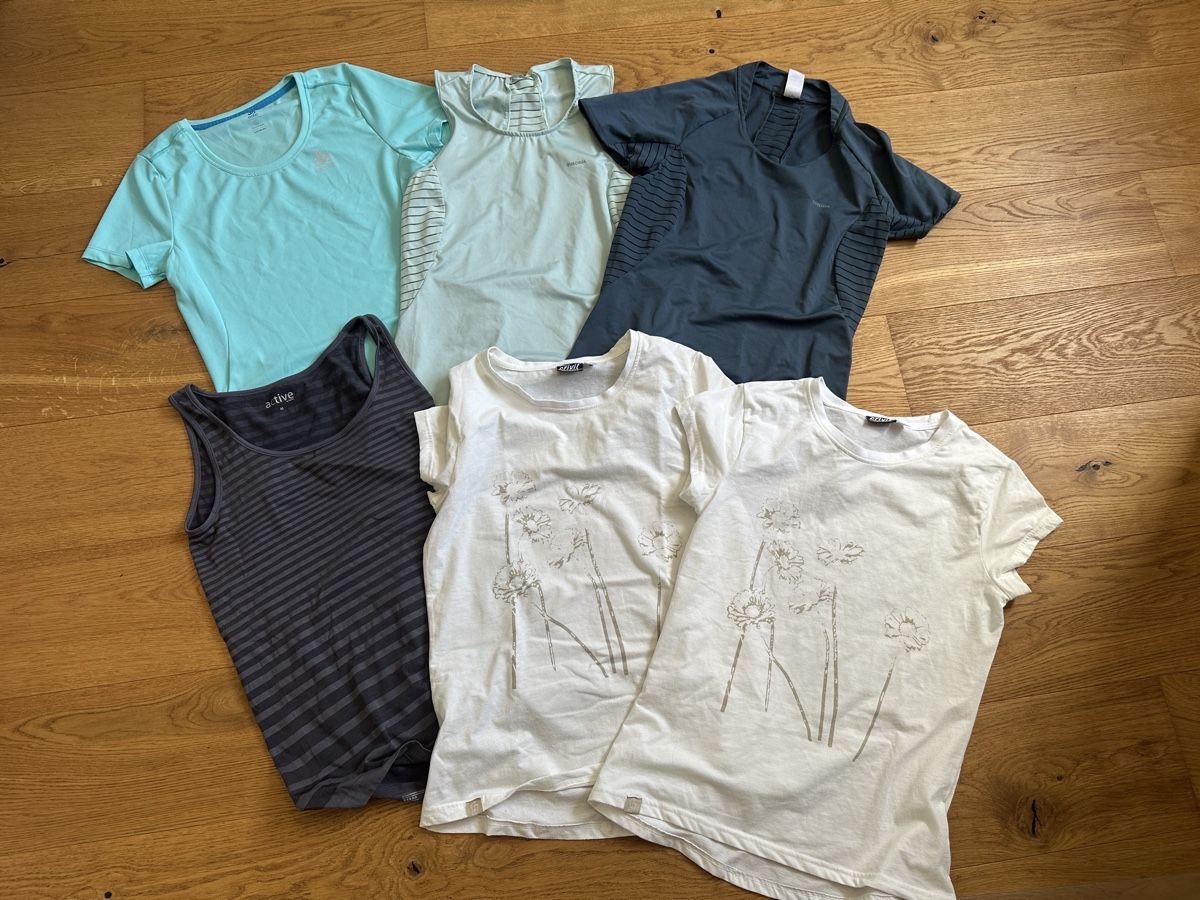 Lots de vêtements: Sport-/Wanderkleider – D'occasion à Brütten par Estuenggi 4