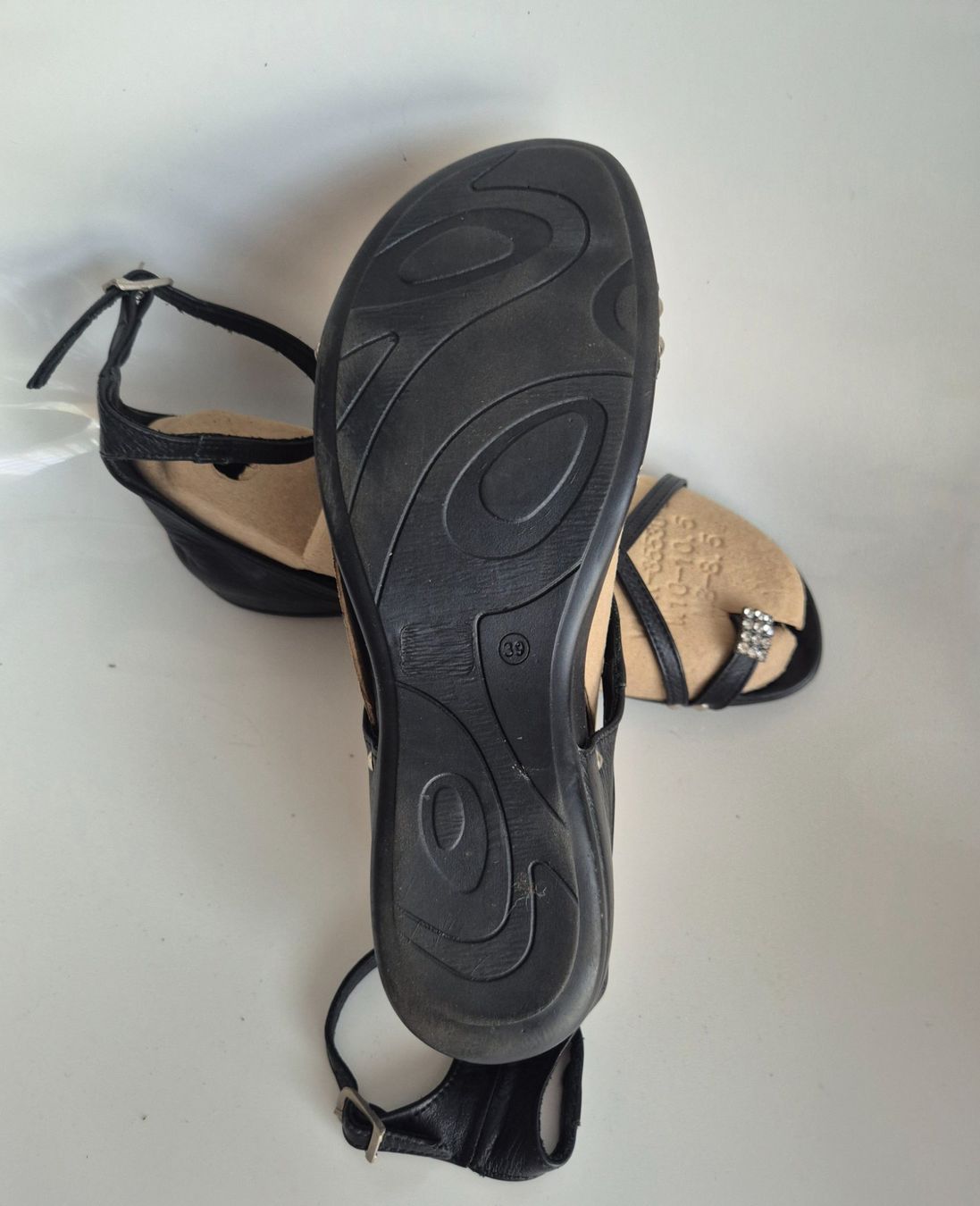 Scarpe da donna: Zehentrenner-Sandalen, Leder, Gr. 39 – Usato da Volketswil venduto da Dokinka 4