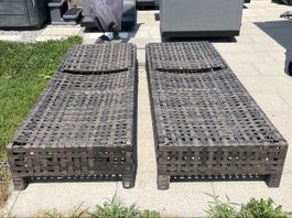 2 Liegestühle Polyrattan braun mit Rollen gebraucht