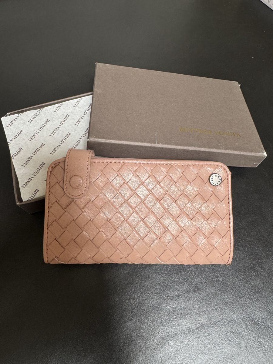 Bottega Veneta Portafogli: Bottega Venetta Cardholder Wallet – Usato da Neuchatel venduto da Mia_G
