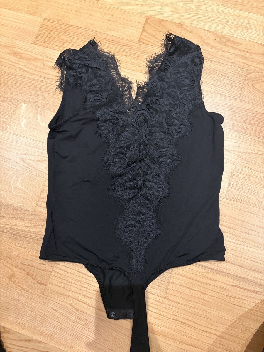 Lotti di vestiti: Schwarze Damen Oberteile mit Spitze, Gr. S – Usato da Zürich venduto da Sandraastoll 3