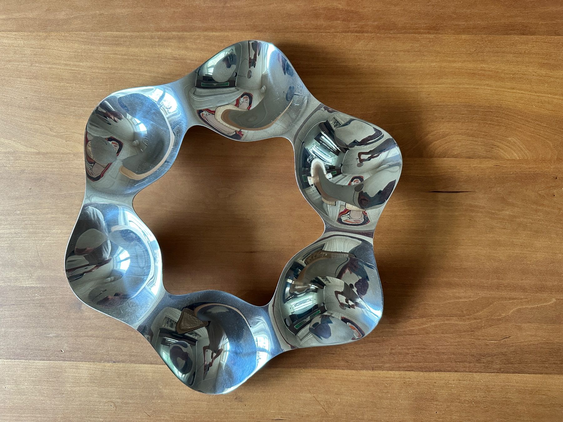 Alessi Schalen: Alessi Schale, schöner Zustand – Gebraucht aus Thalwil von Masterbidder