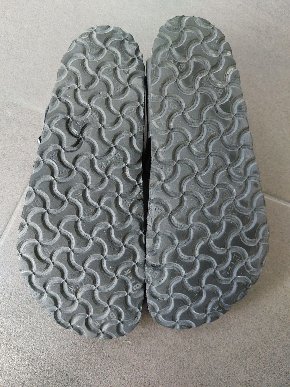 Birkenstock Scarpe da donna: Birkenstock Gizeh schwarz Gr. 39 – Usato da Aarburg venduto da c2_double_t 2