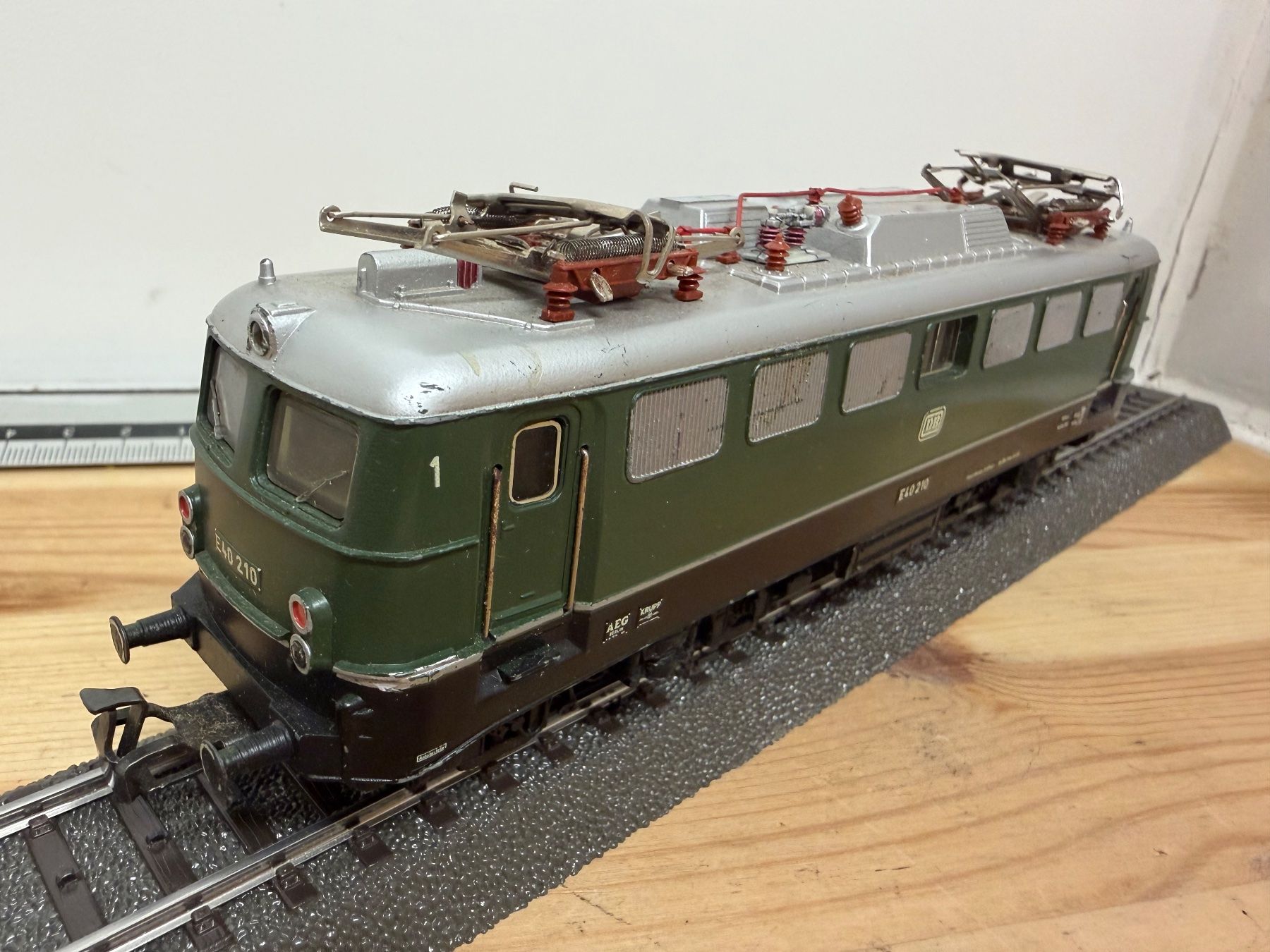 Märklin Modellini di ferrovie: Märklin 3040 Spur H0 E-Lok DB E 40 GEPRÜFT – Usato da Büsserach venduto da ModellbahnDepot 5