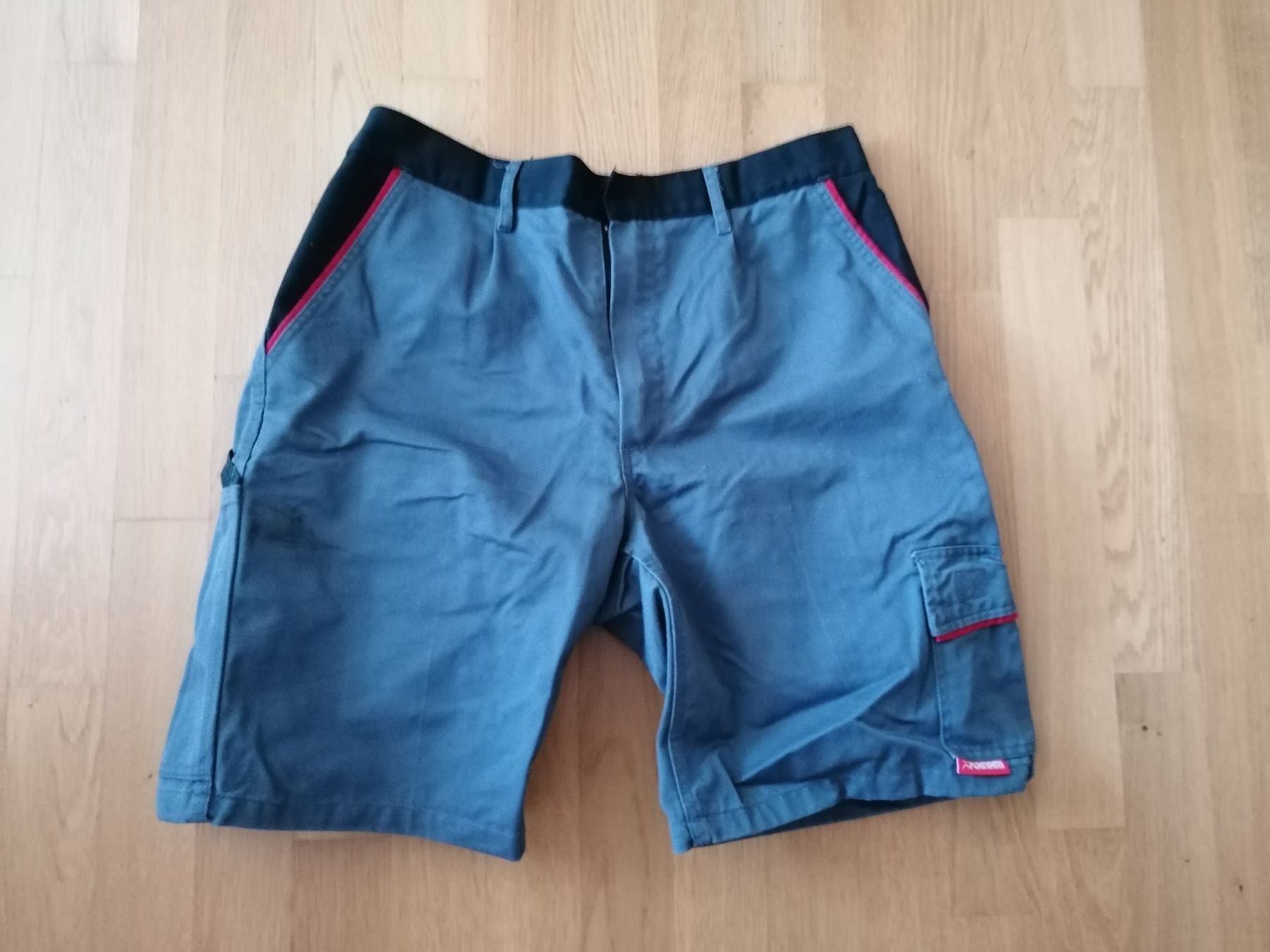 Pantalons: Planam Arbeitsshorts Gr. L Nr. 1 – D'occasion à Reiden par mja_2bsk