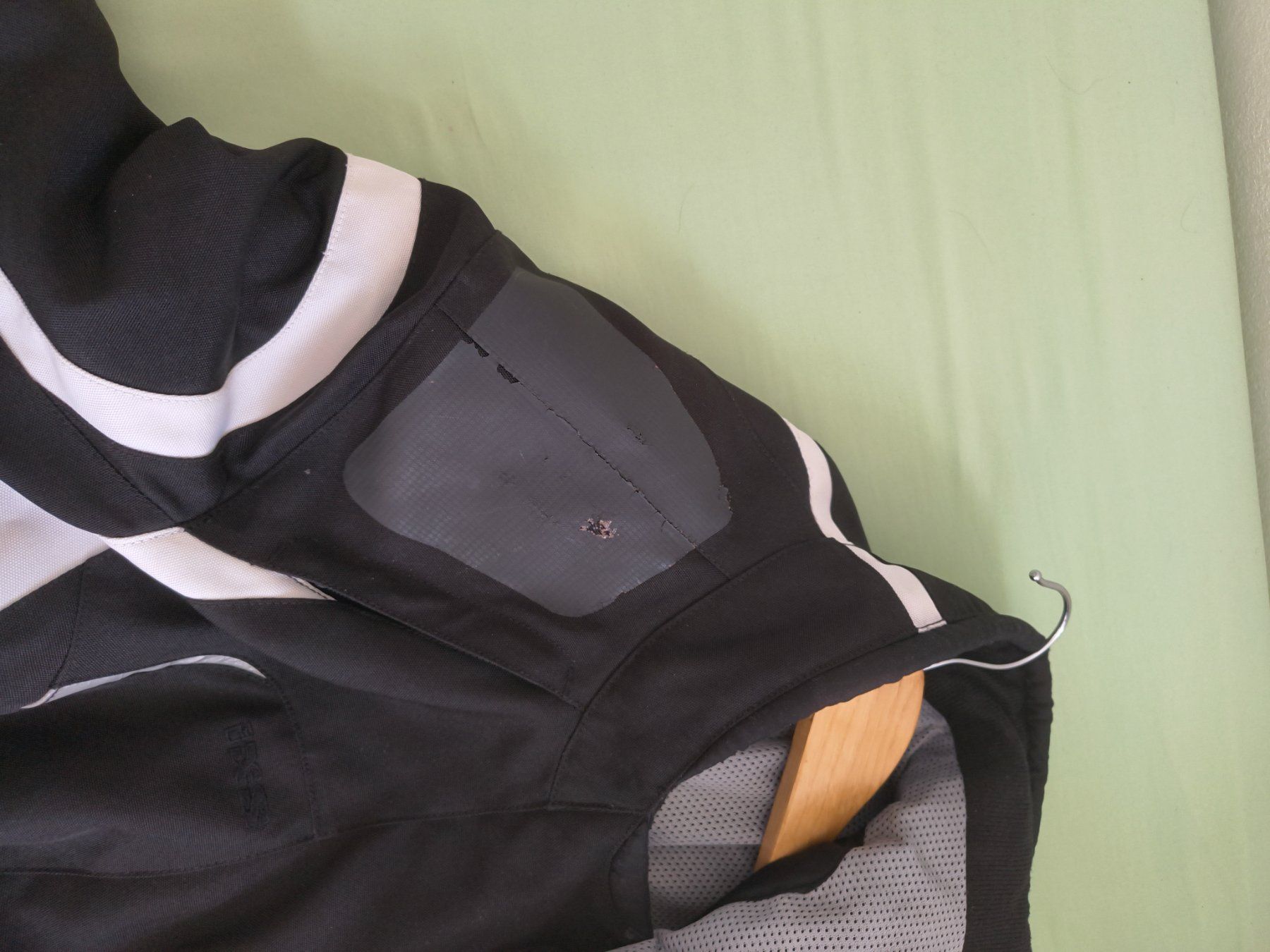 IXS Vestes: Motorcycle Jacket Black White – D'occasion à Sonceboz-Sombeval par mayling_ngo 2