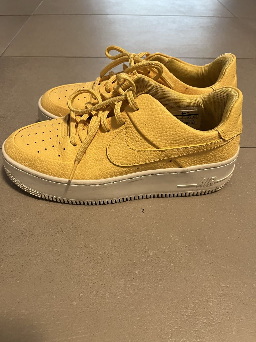 Nike Scarpe da donna: Nike Air Force Grösse 38.5 – Usato da Basel venduto da yaw_t2cm