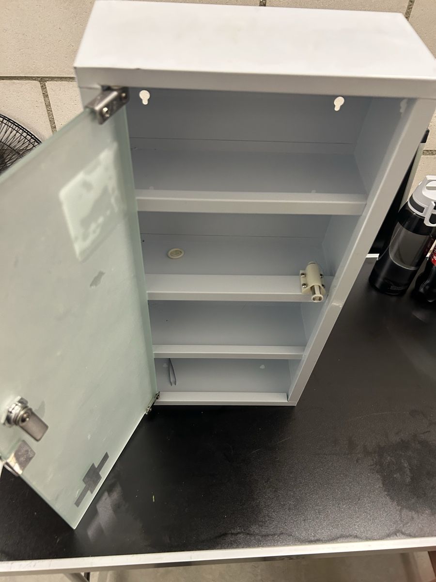 Verbandkästen: Apothekerschrank – Gebraucht aus Buchs ZH von SegerLegende 1
