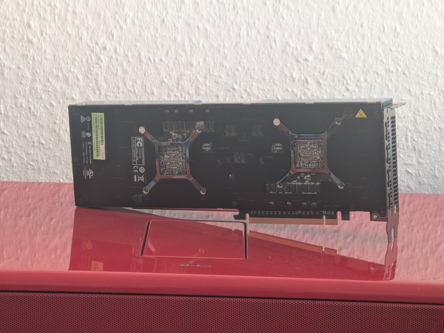 Amd Cartes graphiques: AMD Pro Duo Polaris 32BG – D'occasion à Genève par hag_ht5g 1