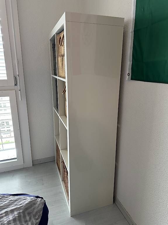 Regale: Weisses Würfelregal mit 8 Fächern – Gebraucht aus Olten von Saul.Bars 2
