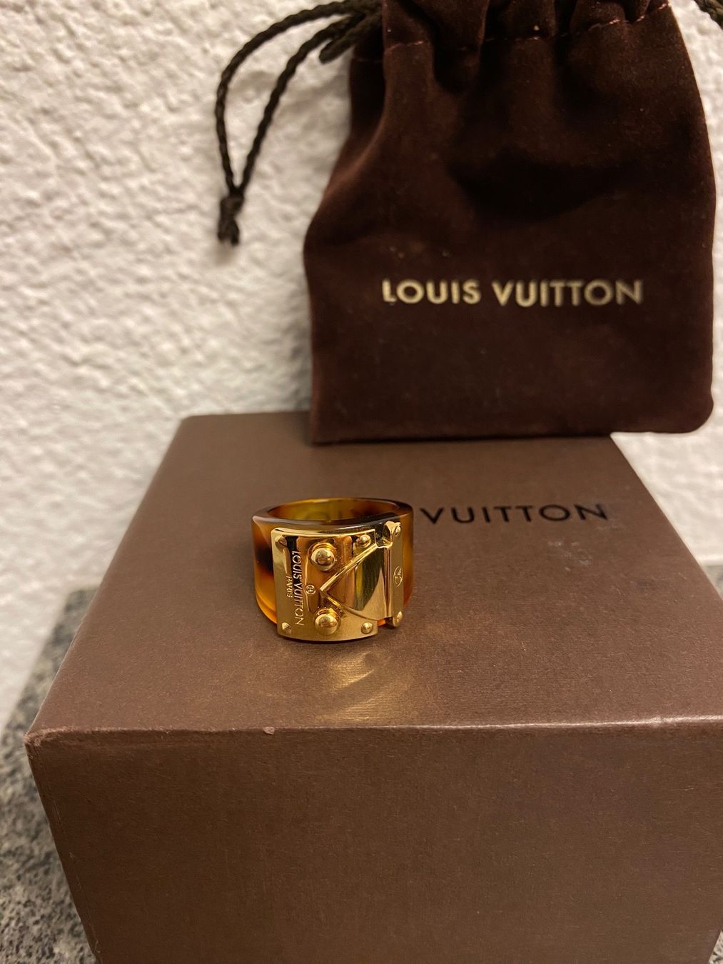 Louis Vuitton Ringe: Louis Vuitton Lock Me Ring L – Neu (gemäss Beschreibung) aus Winterthur von marisole4