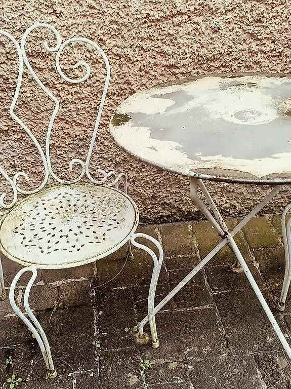 Tischset: Tisch mit 2 Stühl komplett – Gebraucht aus Schaffhausen von Airsue 1
