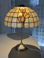 Lampe style Tiffany en coquillage Capiz et verre coloré