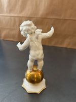 Porzellan Figur Putto auf goldener Kugel Handarbeit 14cm