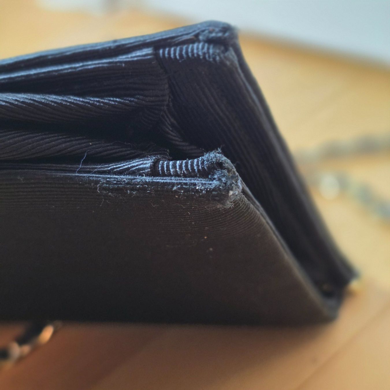 Borse da donna: Vintage schwarze elegante Tasche mit Kette – Usato da Wald ZH venduto da CapLux 7