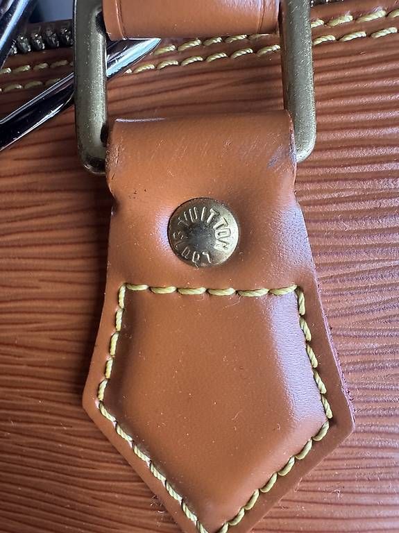 Borse da donna: Sac à main Louis Vuitton Épi cuir – Usato da Lausanne venduto da ang_ks77 2