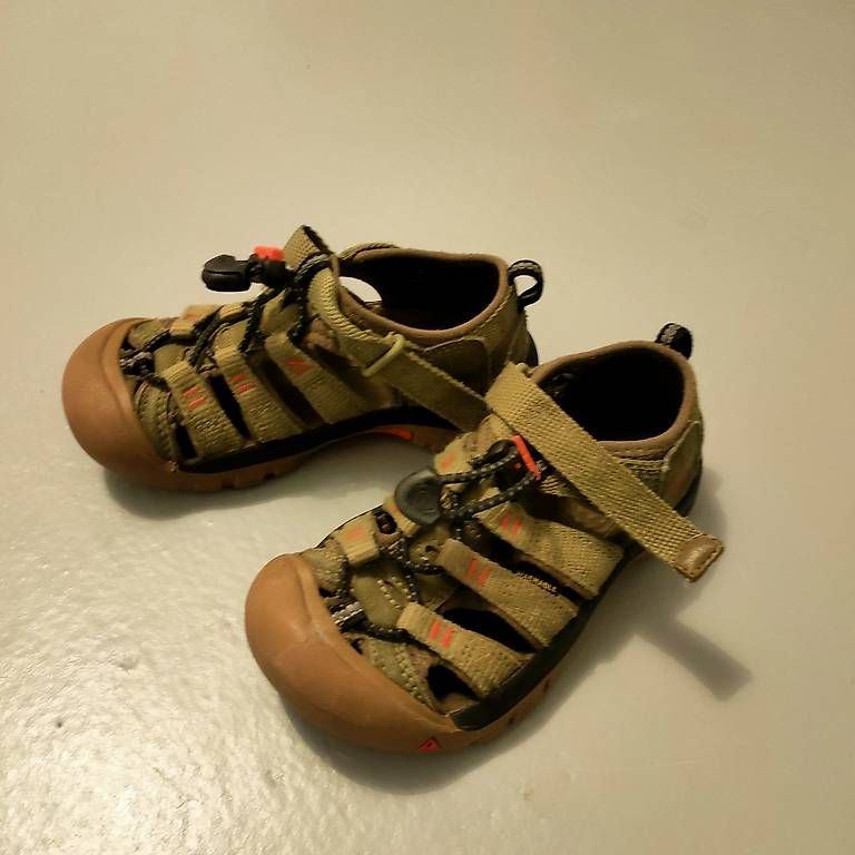 Chaussures garçon: Keen Sandalen Gr. 29 – D'occasion à Ennetaach par Sigrist