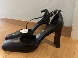 Videoclip Black Leather Heels, Size 39- Great Condition!