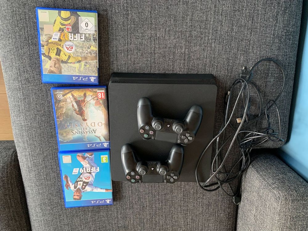 Playstation 4, 2 Controller & 3 Spiele Kaufen auf Ricardo