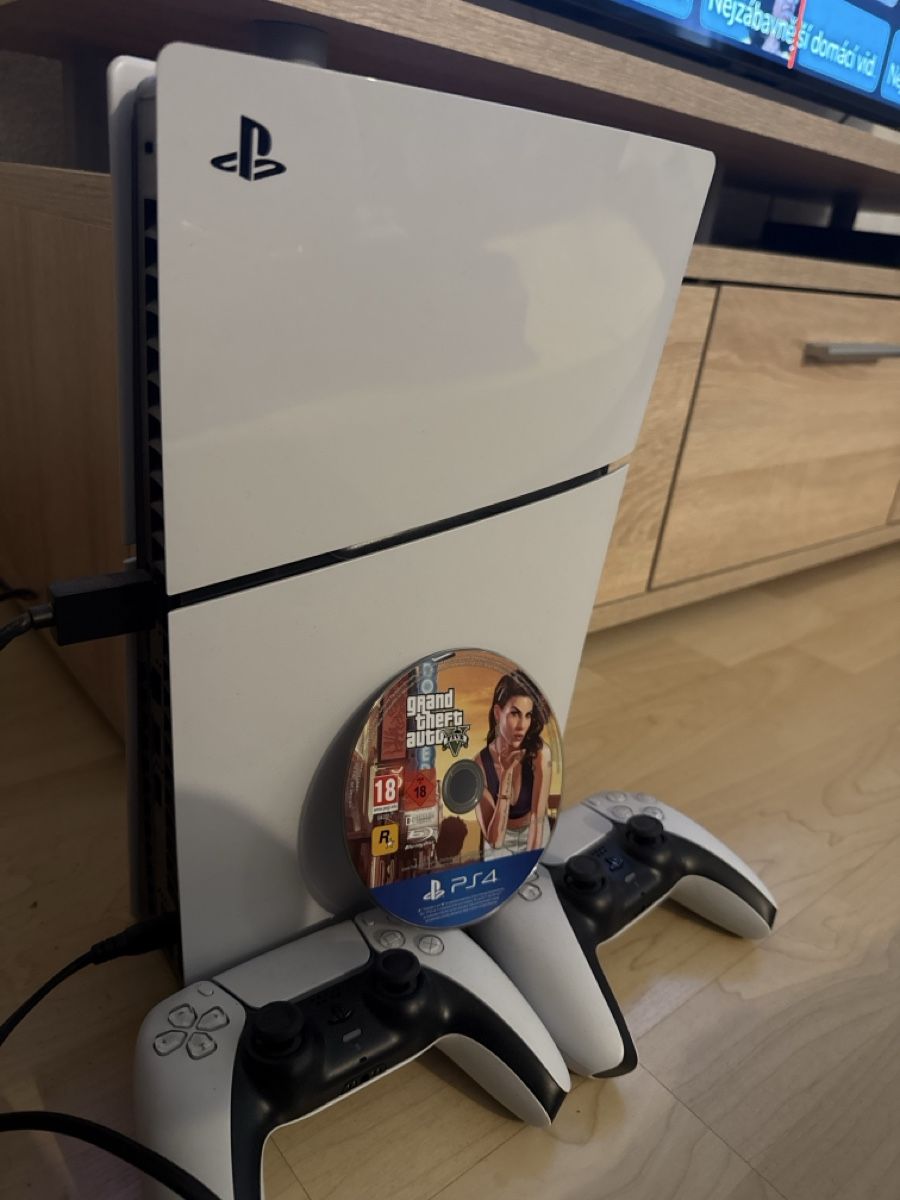 Sony Konsolen: Playstation 5 Console with 2 Controllers and GTA V – Gebraucht aus Uetendorf von thu_yfd9 1