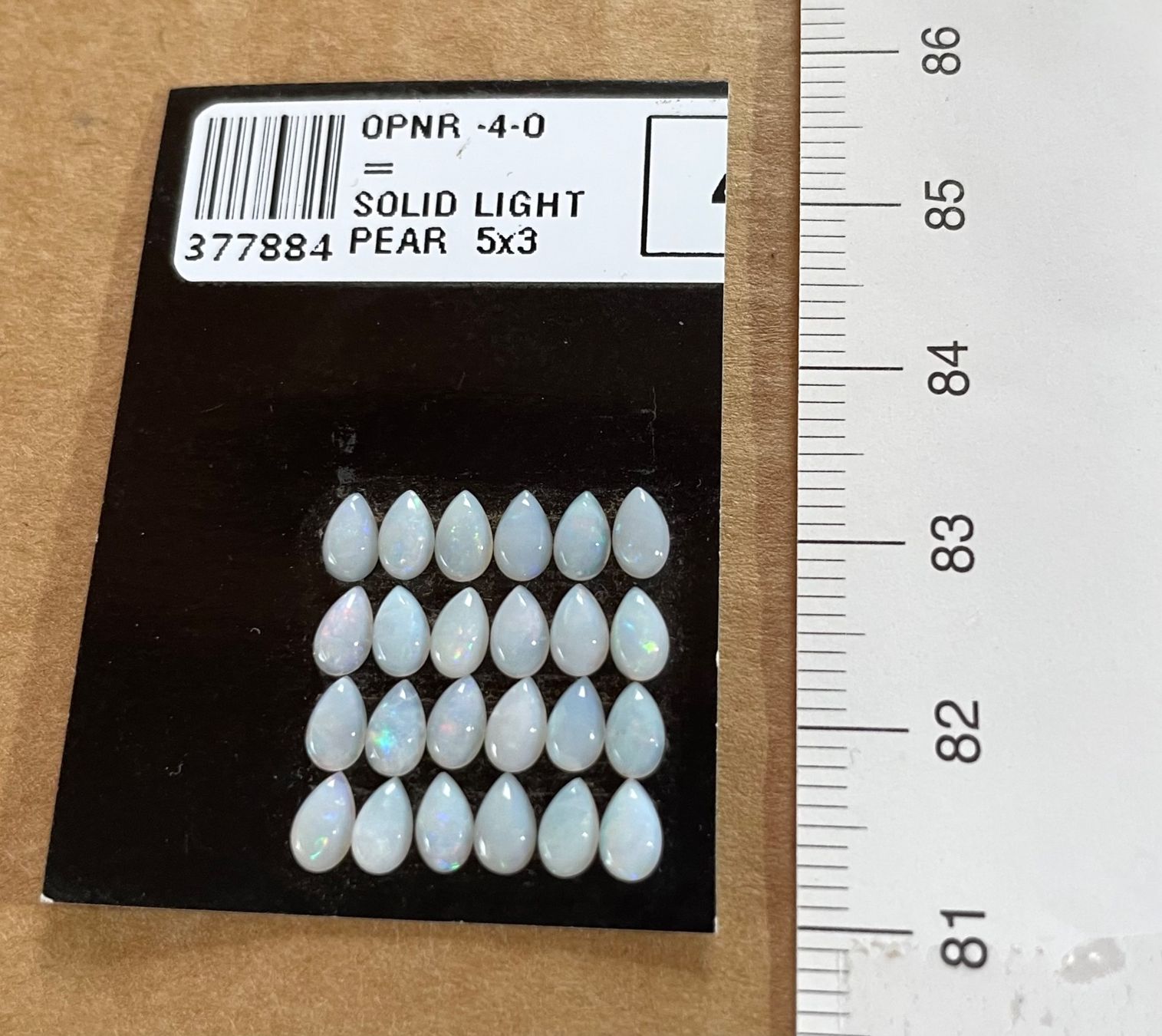 Fossili: 24 Stk  Cabochons Opal  echt winzig neu   SET – Nuovo e nell'imballaggio originale da Leuggern venduto da gemshow 8