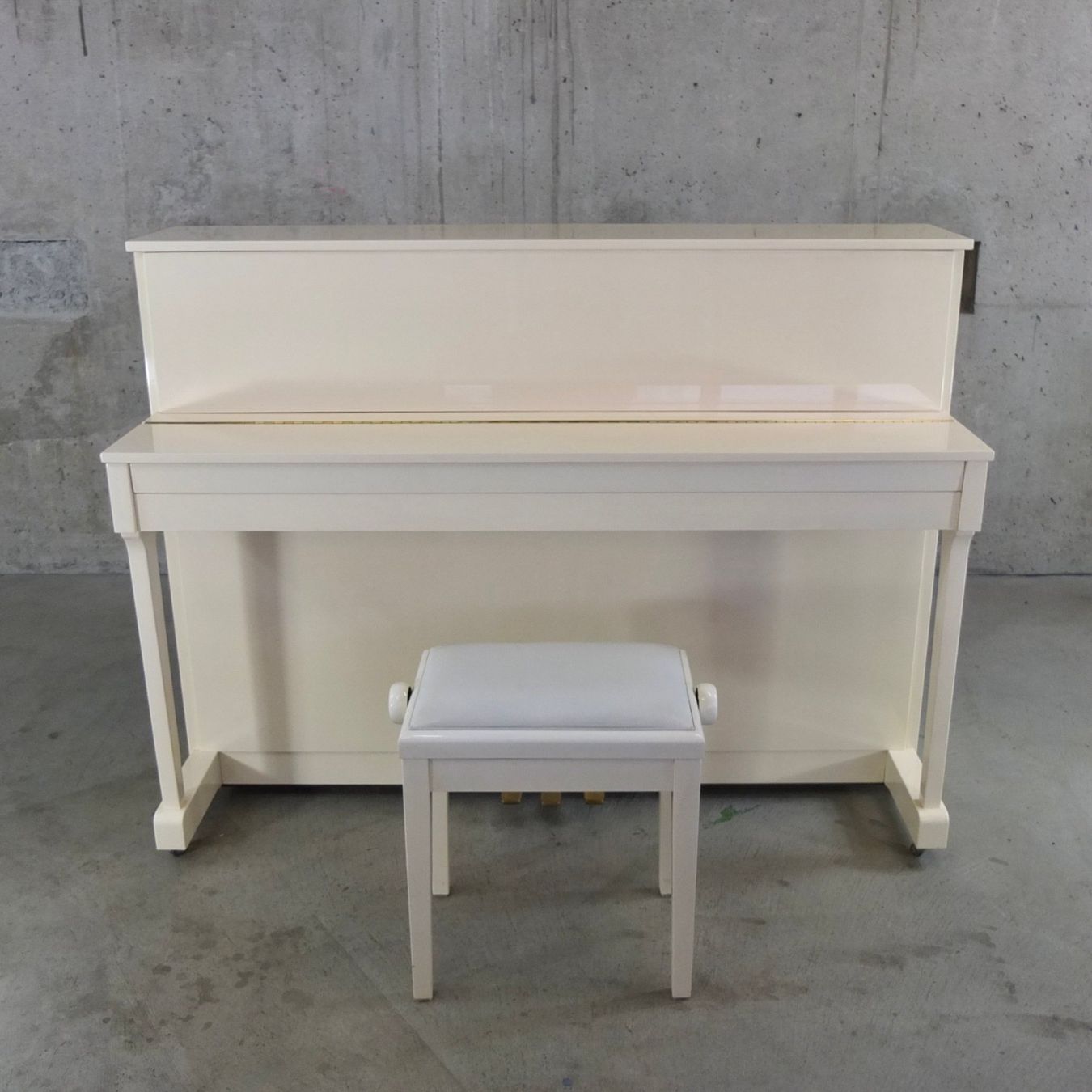 Yamaha Strumenti musicali: Klavier Yamaha E110N, weiss poliert – Usato da Basel venduto da Brocki-auf-dem-Wolf 1