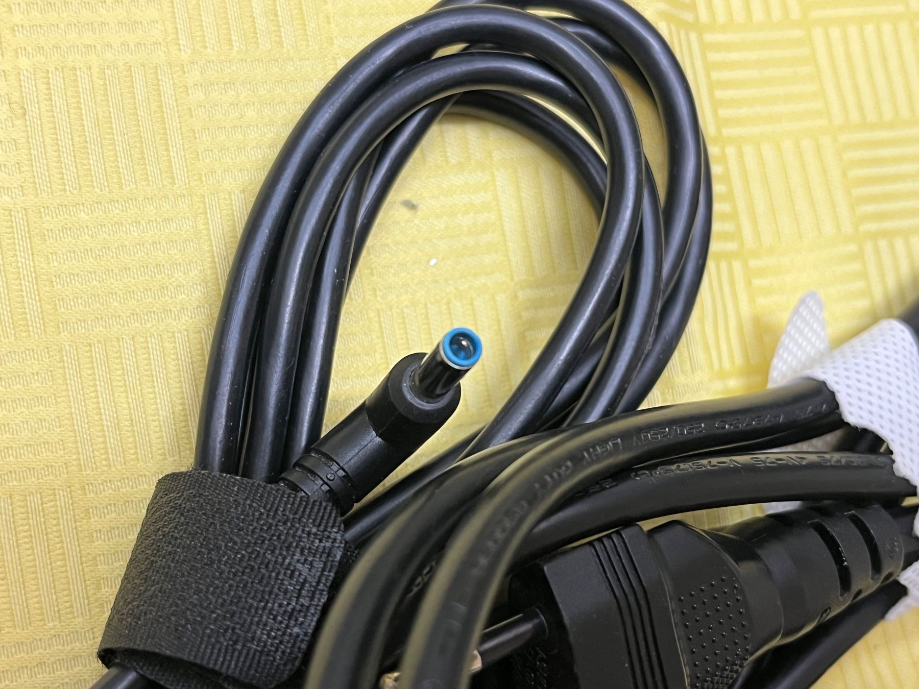 Hewlett Packard Ladegerät: HP Netzteil Laptop – Gebraucht aus Adliswil von Sphinx 2