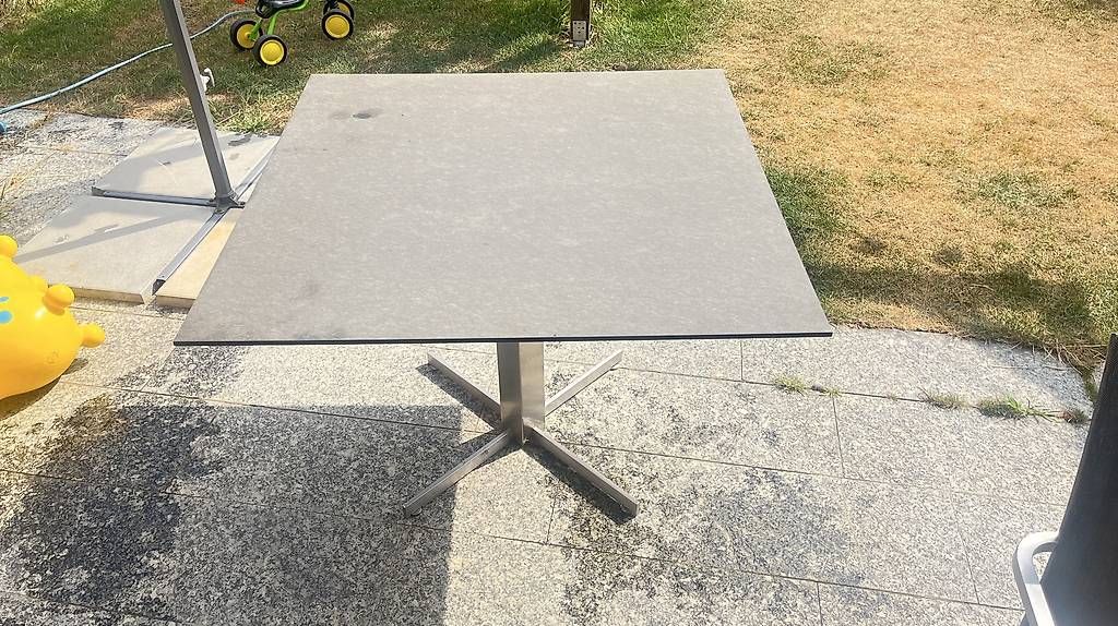 Tische: Gartentisch Denova Möbel  ca. 100 × 100 x 72cm – Gebraucht aus Muttenz von Hirschmilch 1