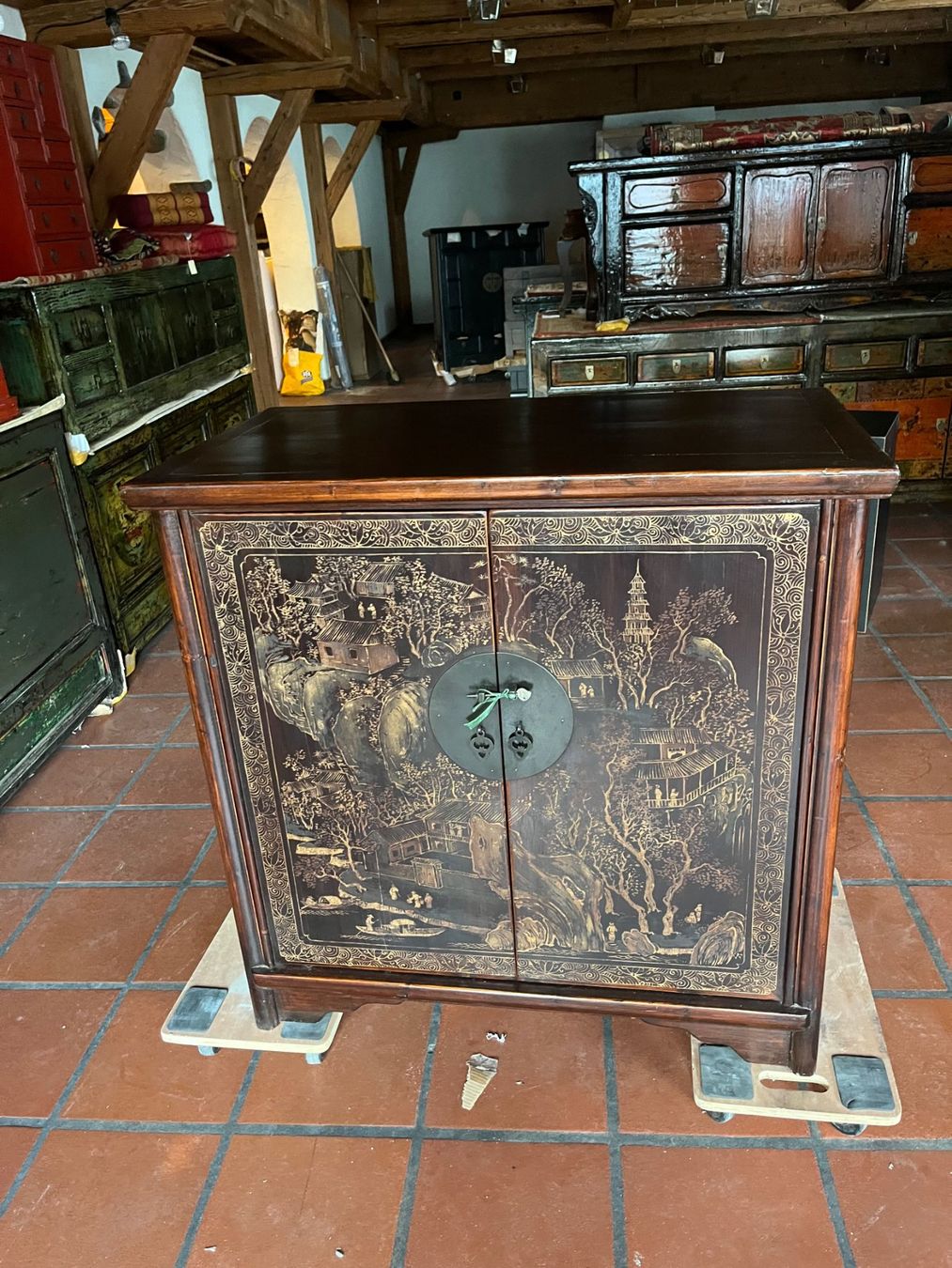 Cassettiere: Antike Asiatische Kommode mit Malereien – Nuovo (secondo la descrizione) da Cham venduto da mjg1901