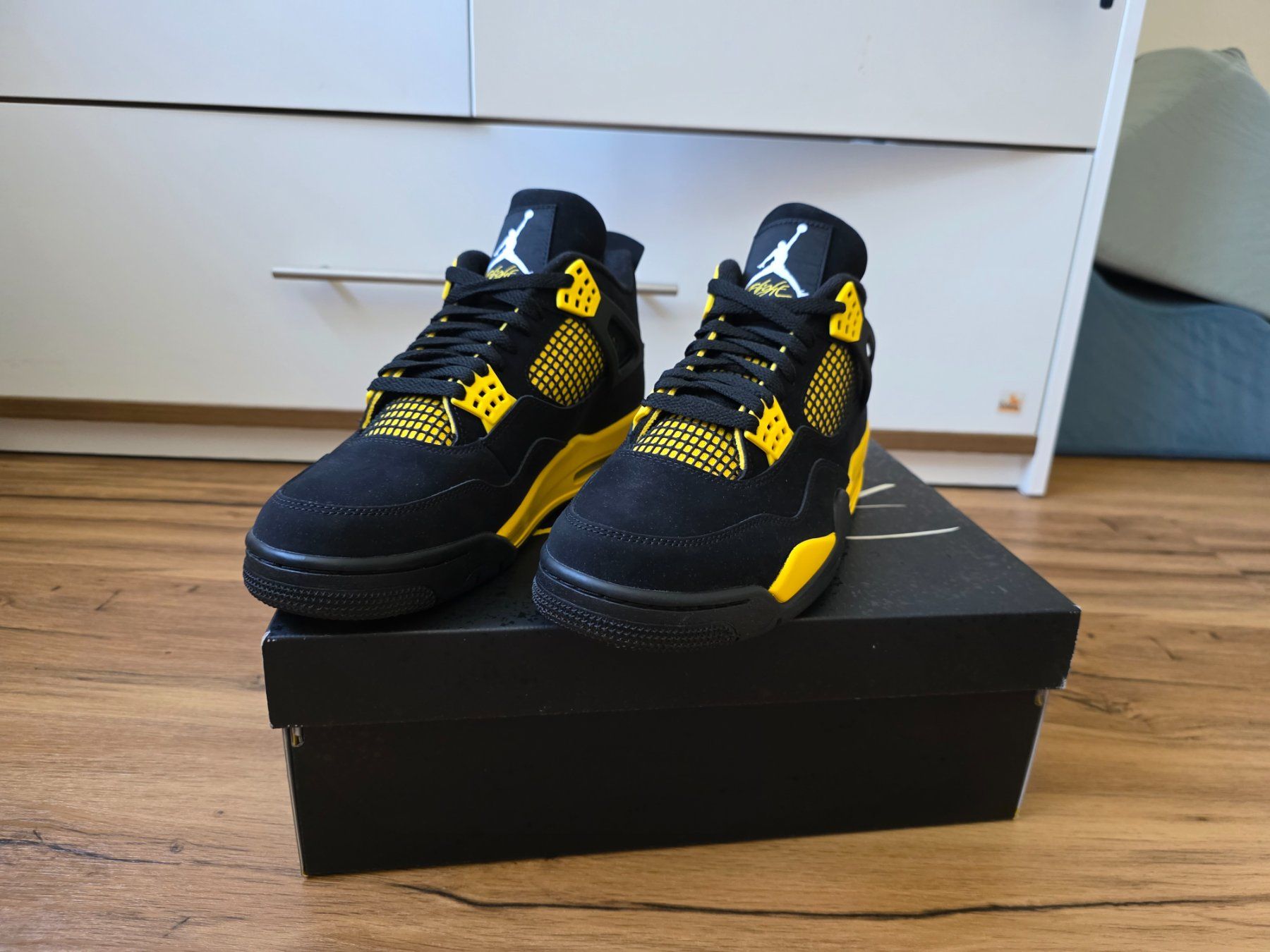 Jordan Herrenschuhe: JORDAN 4 Yellow Thunder Grösse 43 – Neu und originalverpackt aus Oberbüren von UC1987 1