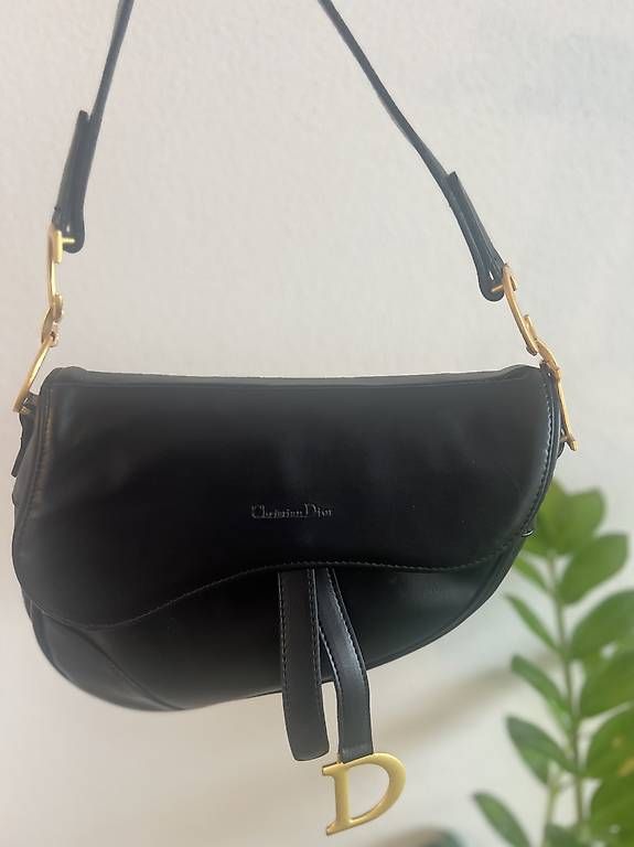 Taschen für Damen: CD Saddle Handtasche – Neu (gemäss Beschreibung) aus Weggis von su_sch