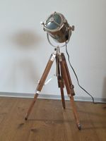Kleine Ständerlampe im Retro-Look