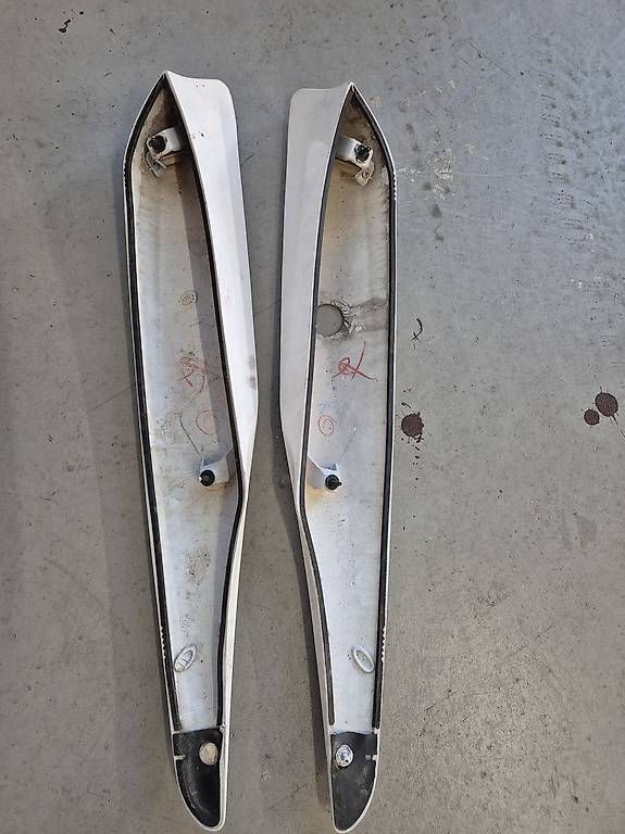 Toyota Tutti pezzi di ricambio auto: MR2 SW20 Spoiler Seitenteil – Usato da Gossau SG venduto da CiRi14