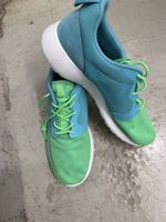 Baskets Nike vert et bleu turquoise état correct bon