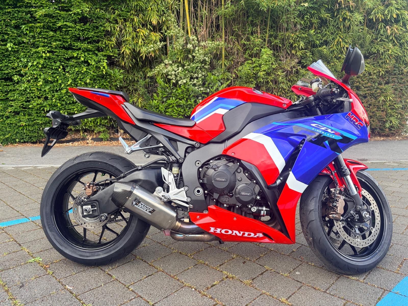 Honda Strada: Honda CBR1000RR 2014 – Usato da Begnins venduto da Outlander_Moto