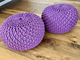 Schöner Puff / Sitzhocker 2, violett in robustem Strick Look