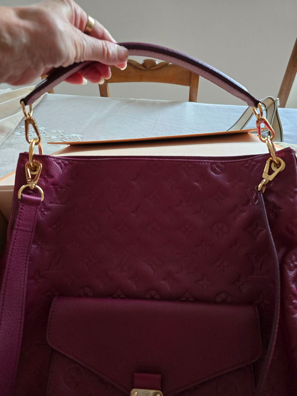 Louis Vuitton Borse: Louis Vuitton Metis hobo Empreinte Weinrot – Usato da Bottmingen venduto da sandy_2 2