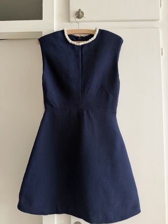 TS Robe courte Sandro bleu marine avec perles bon état
