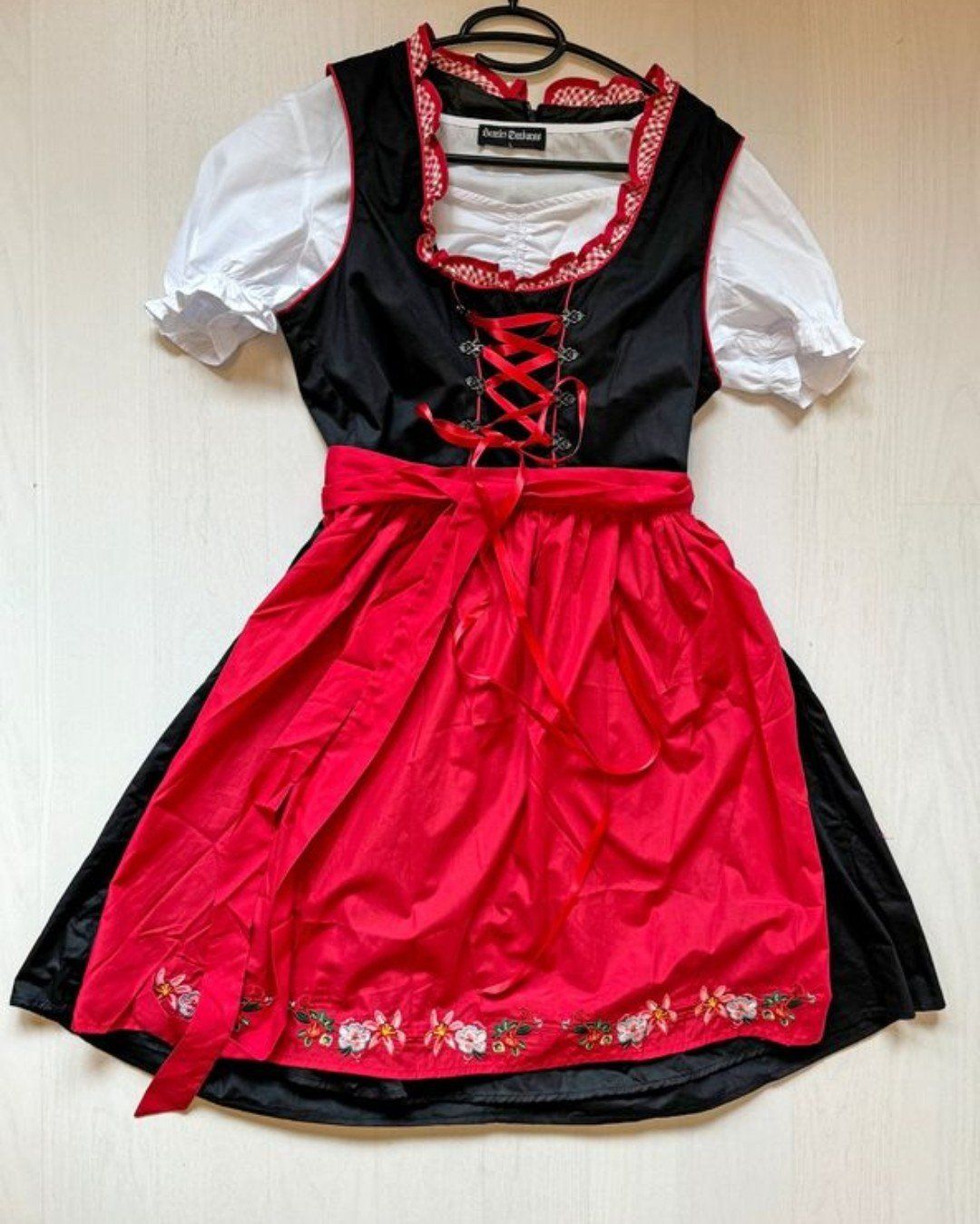 Vestiti: Elegantes Dirndl-Set – Nuovo (secondo la descrizione) da Zürich venduto da V.Erb