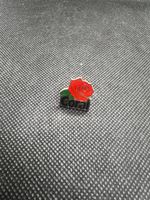 Anstecker Rose mit Schriftzug Coral guter Zustand