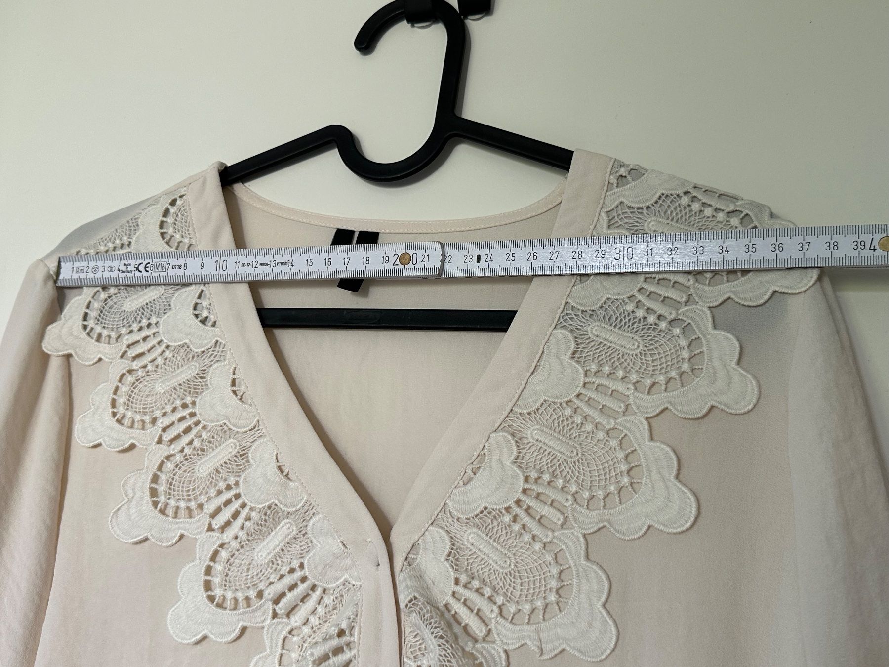 Blusen: Beige Bluse mit Rüschen und Spitzen – Neu (gemäss Beschreibung) aus Zürich von ong8 4