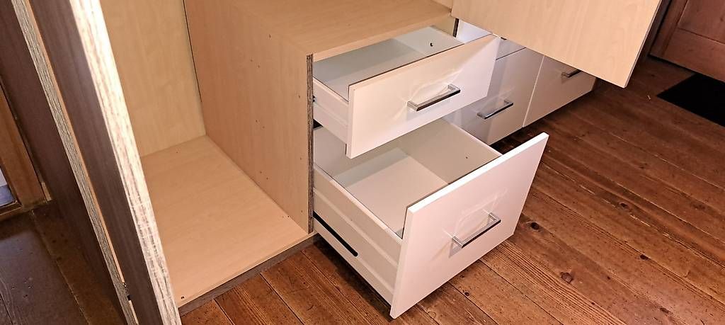 Schränke: Geräumiger Kleiderschrank – Gebraucht aus Aeschiried von sevenline 1
