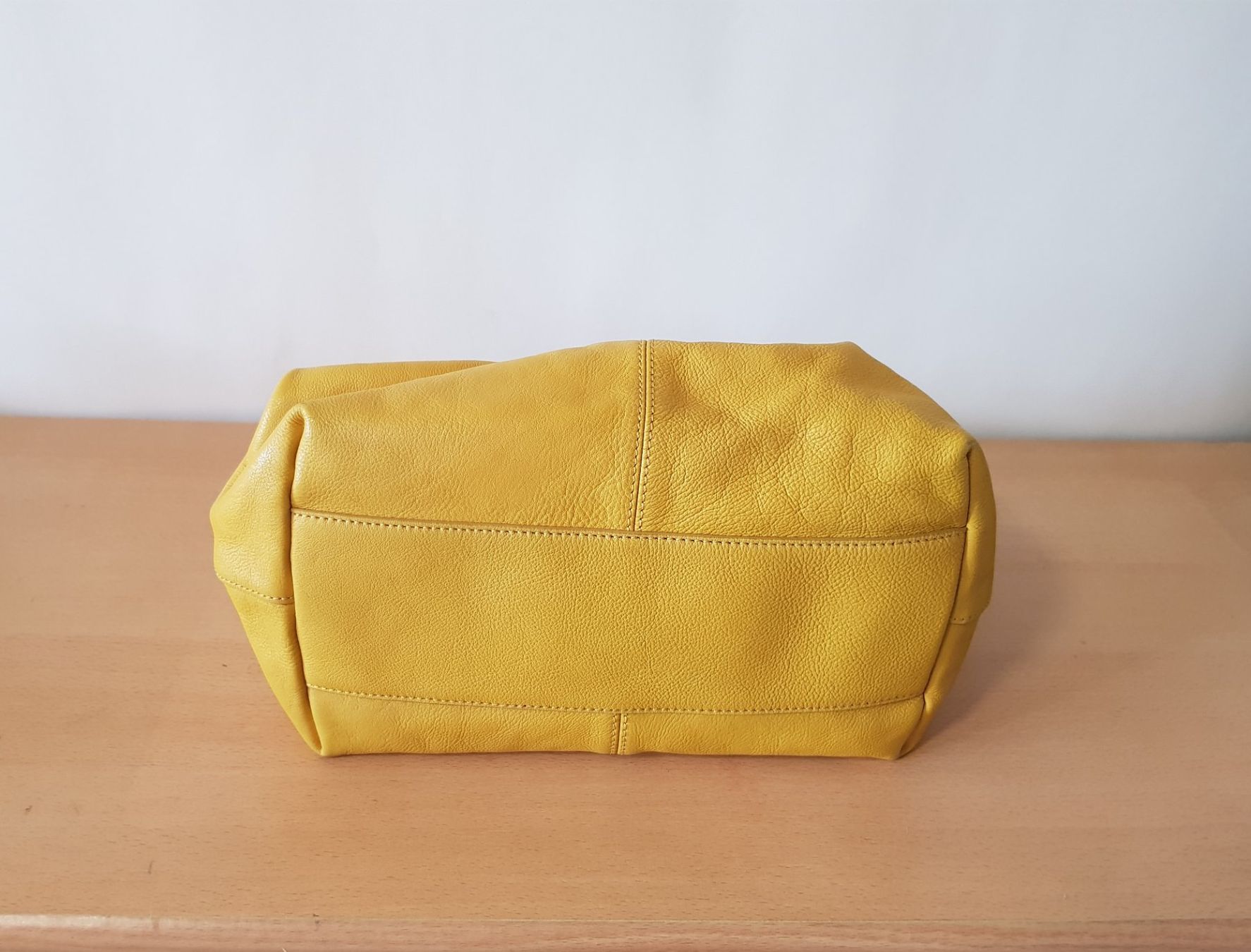 DKNY Taschen für Damen: DKNY Leder Handtasche Gelb – Gebraucht aus Basel von Birs868 6