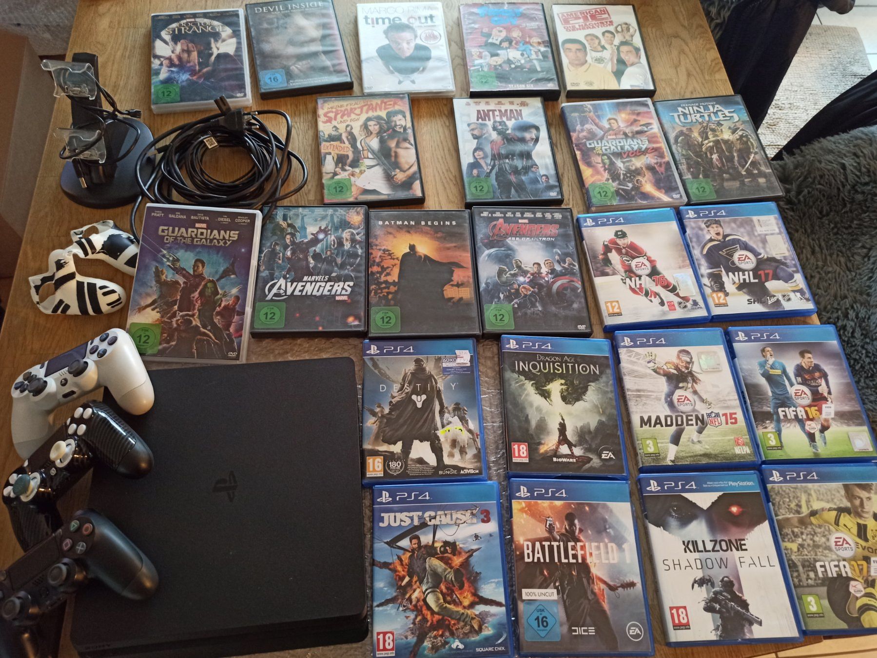 Sony Console: Sony PlayStation 4 PS4 Slim  / Controller / Spiele usw. – Usato da Oberweningen venduto da mar_87mx