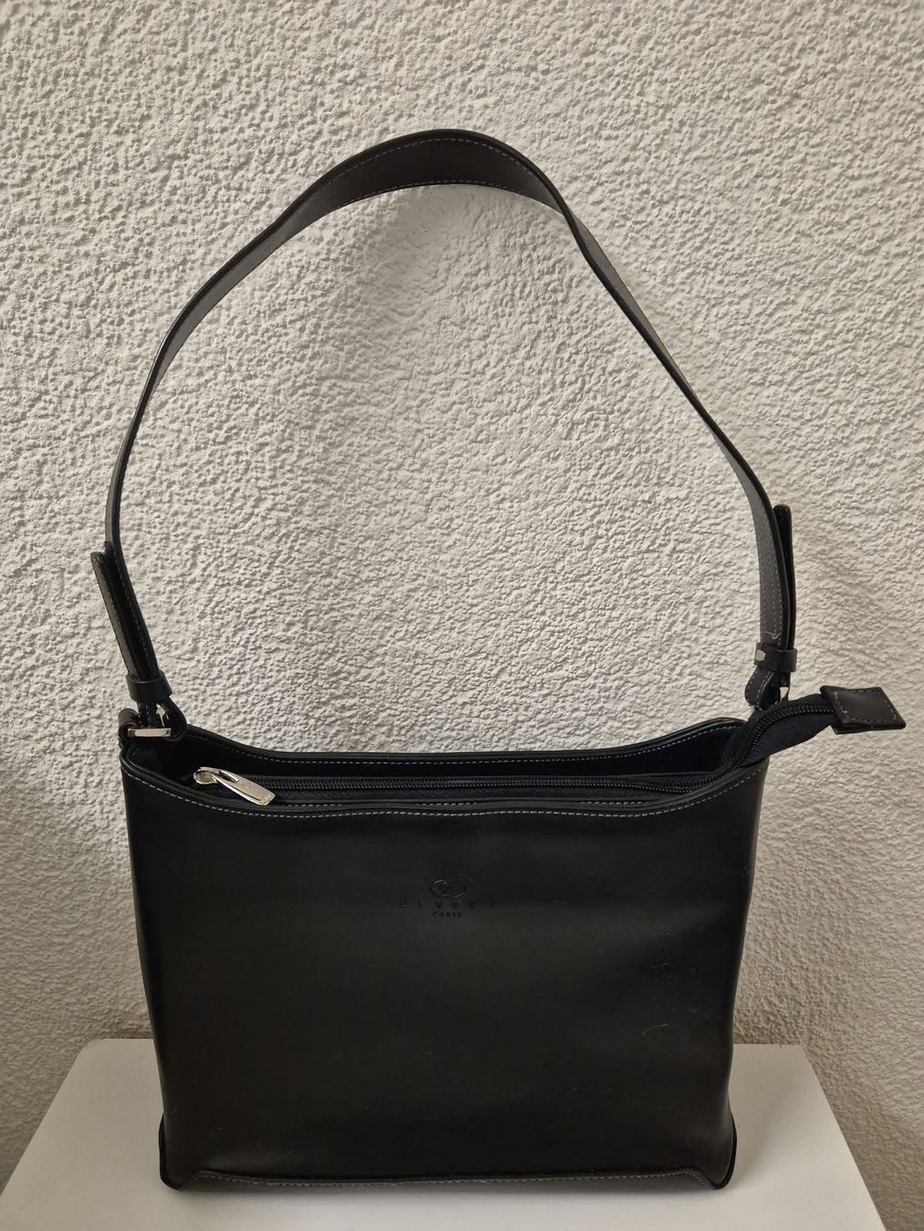 Taschen für Damen: Bever's Handtasche  Leder / schwarz – Gebraucht aus Volketswil von elo_qn79