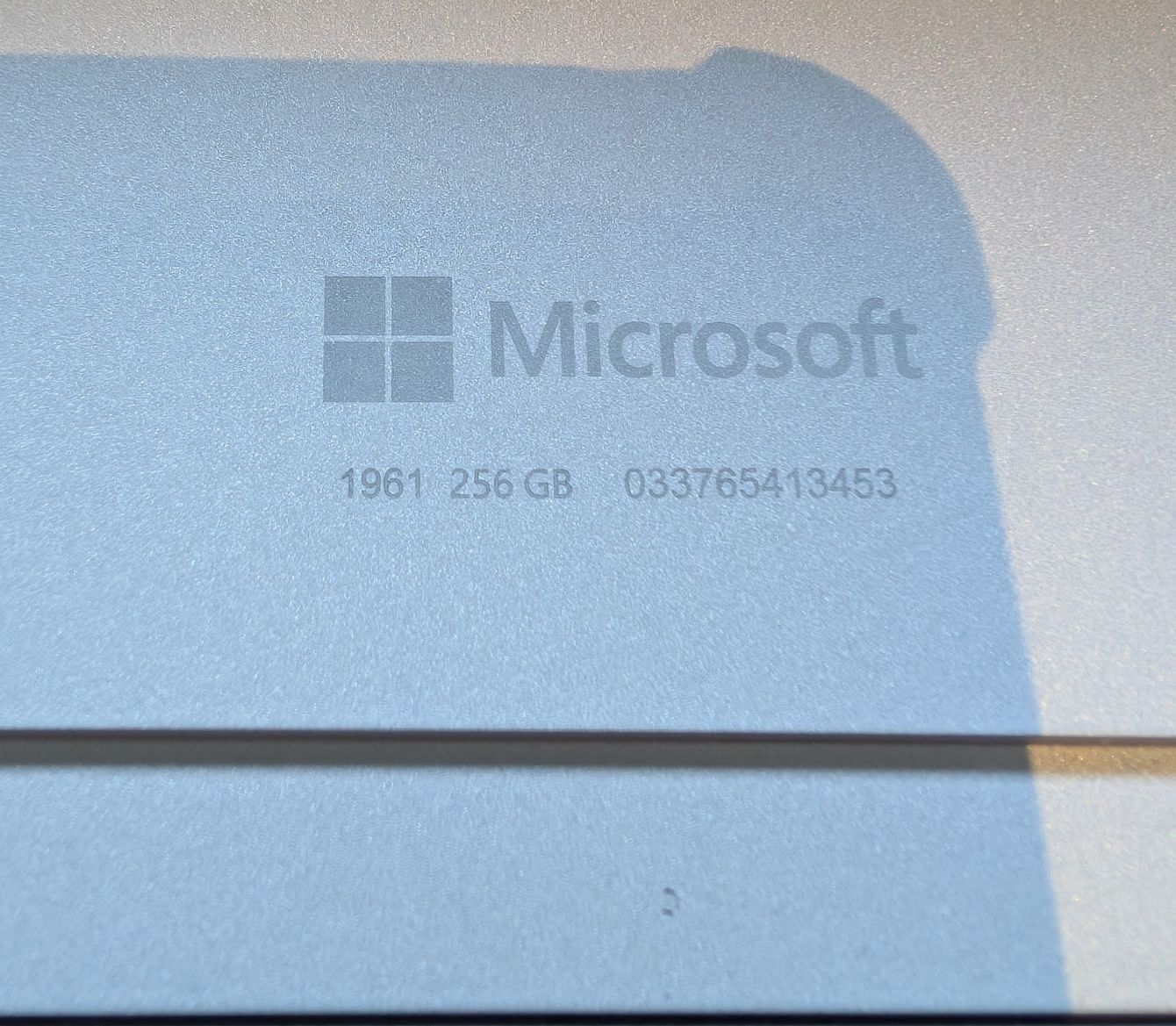 Microsoft Tablettes PC: Microsoft Surface Tablet 256 GB inkl Stift – D'occasion à Gerlafingen par Cooper74 2
