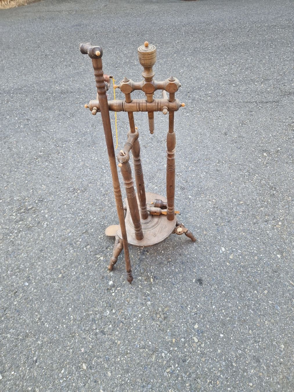 Ruote per filare: Antikes Spinnrad Holz mittlerer zustand – Difettoso da Knutwil venduto da mey_cm9n